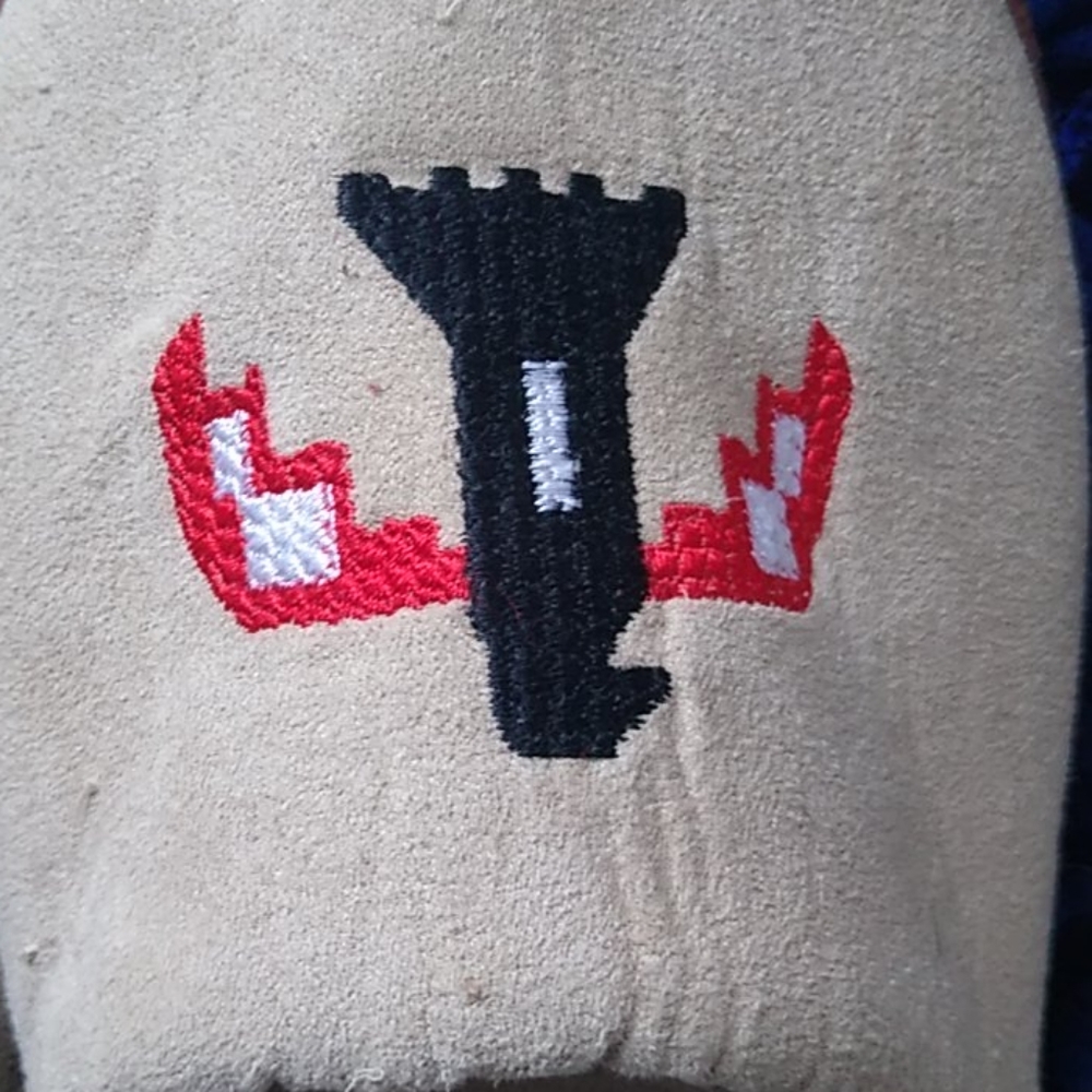 Native slippers - Picture 2 of 3
